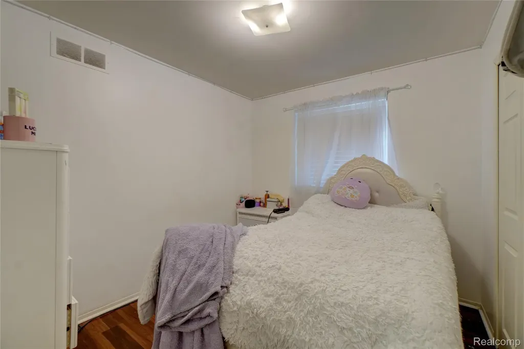 20522 Longwood Drive Clinton Charter Township MI 48038