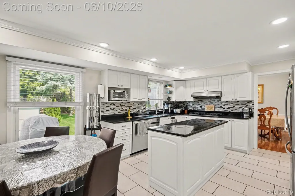 1720 Cedar Shake Drive Bloomfield Hills City MI 48302