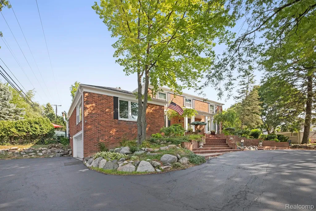1720 Cedar Shake Drive Bloomfield Hills City MI 48302