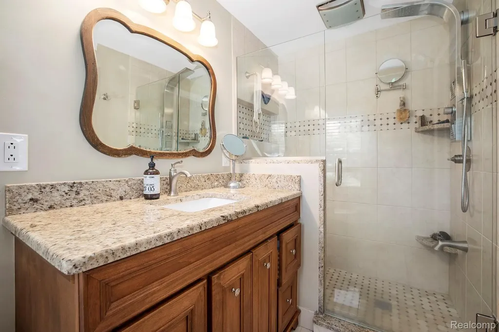 1720 Cedar Shake Drive Bloomfield Hills City MI 48302