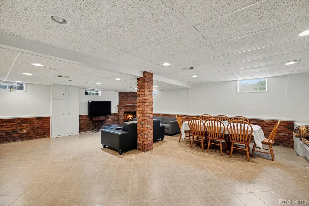 1720 Cedar Shake Drive Bloomfield Hills City MI 48302