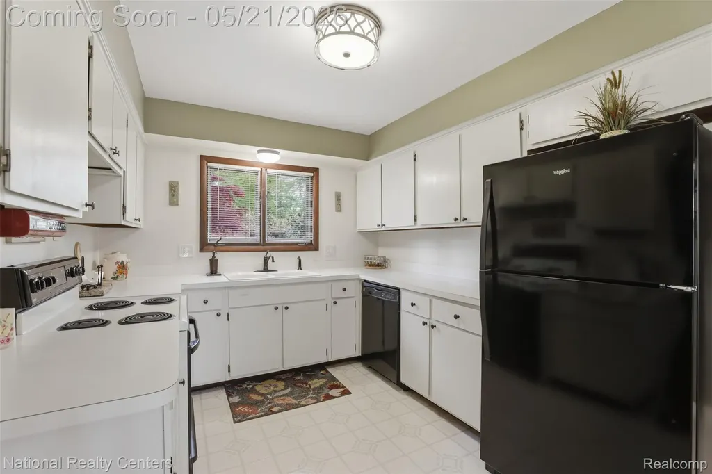 16607 Macarthur Redford Charter Township MI 48240