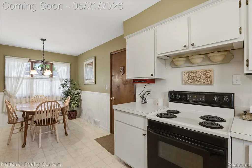 16607 Macarthur Redford Charter Township MI 48240