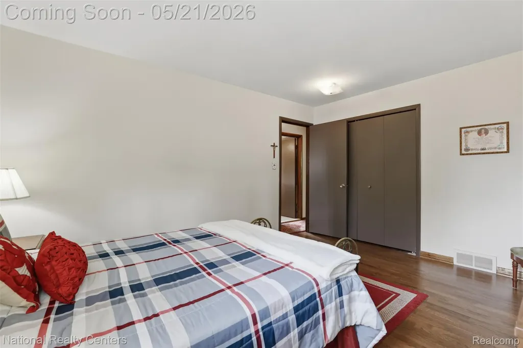 16607 Macarthur Redford Charter Township MI 48240