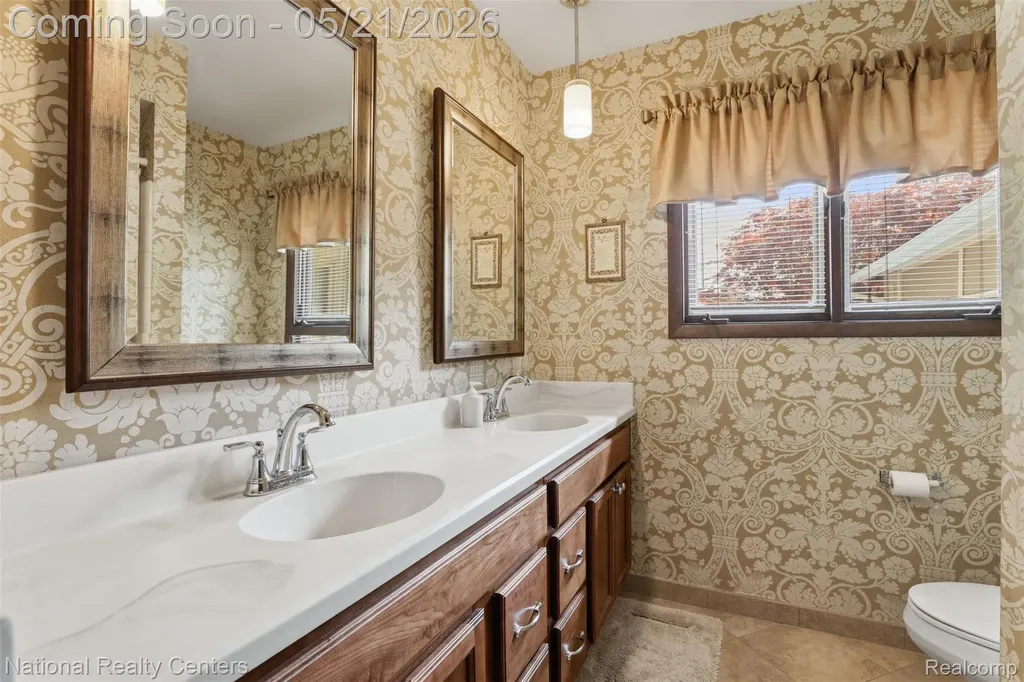 16607 Macarthur Redford Charter Township MI 48240