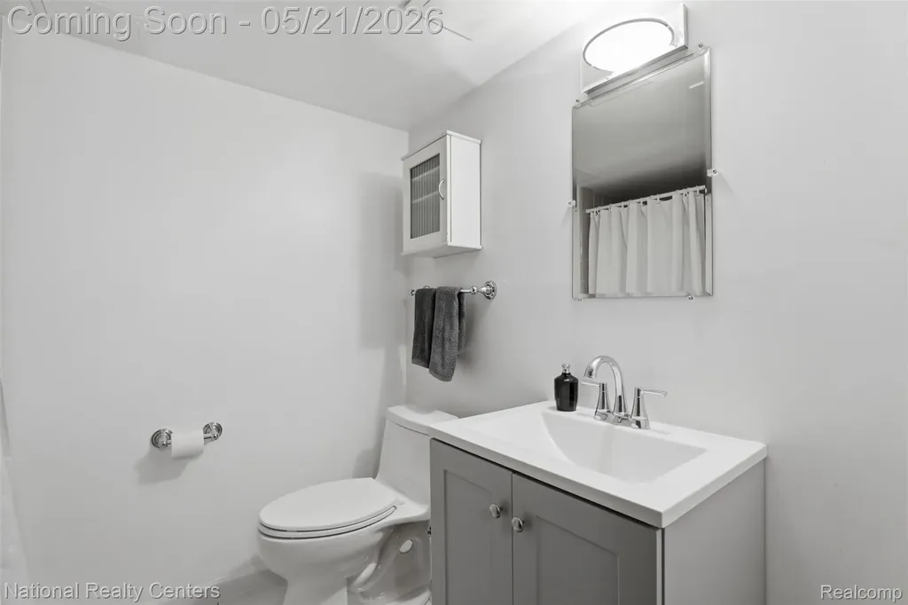16607 Macarthur Redford Charter Township MI 48240