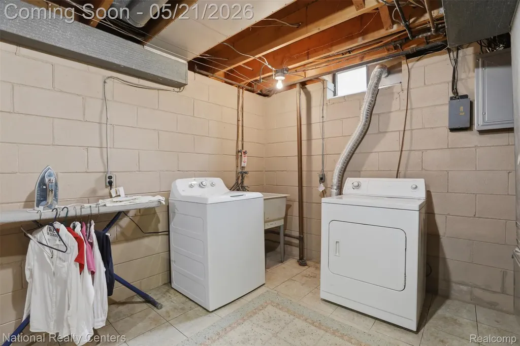 16607 Macarthur Redford Charter Township MI 48240