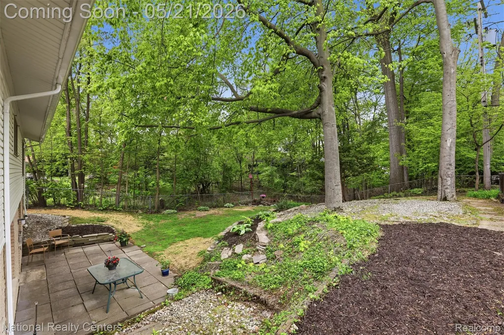 16607 Macarthur Redford Charter Township MI 48240