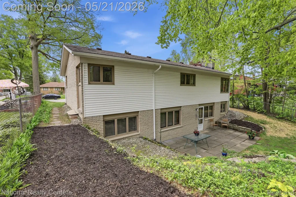 16607 Macarthur Redford Charter Township MI 48240