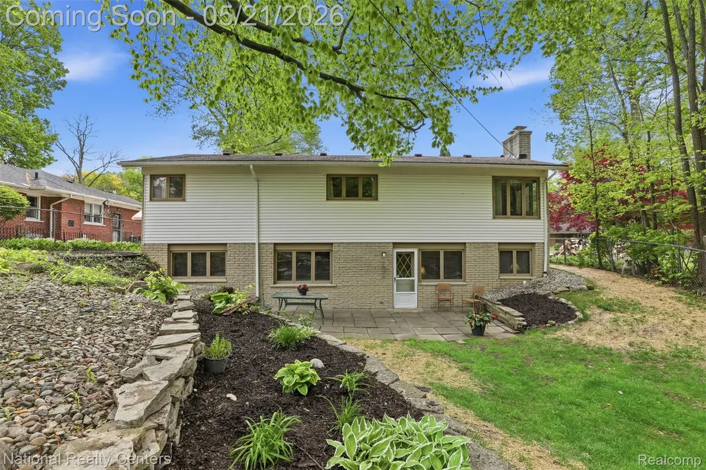 16607 Macarthur Redford Charter Township MI 48240