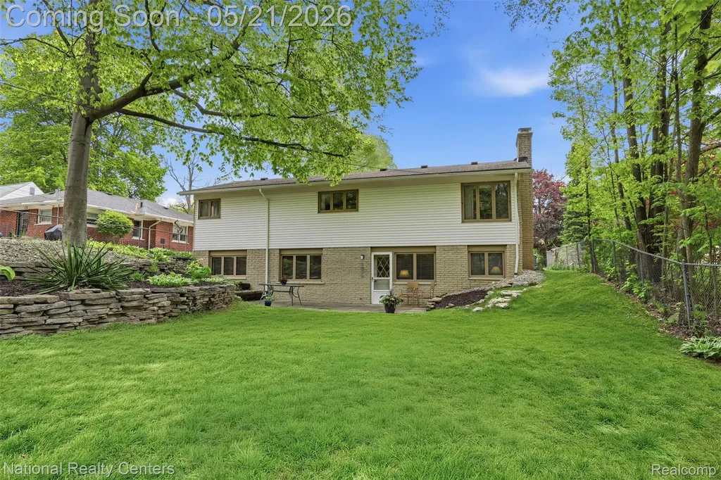 16607 Macarthur Redford Charter Township MI 48240