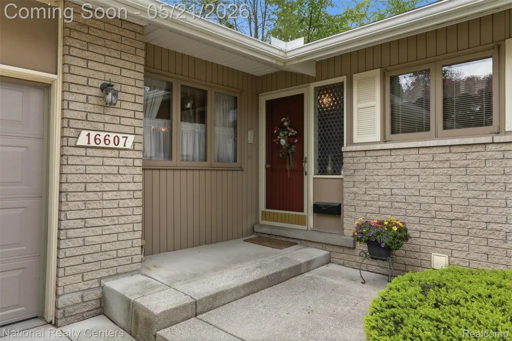 16607 Macarthur Redford Charter Township MI 48240