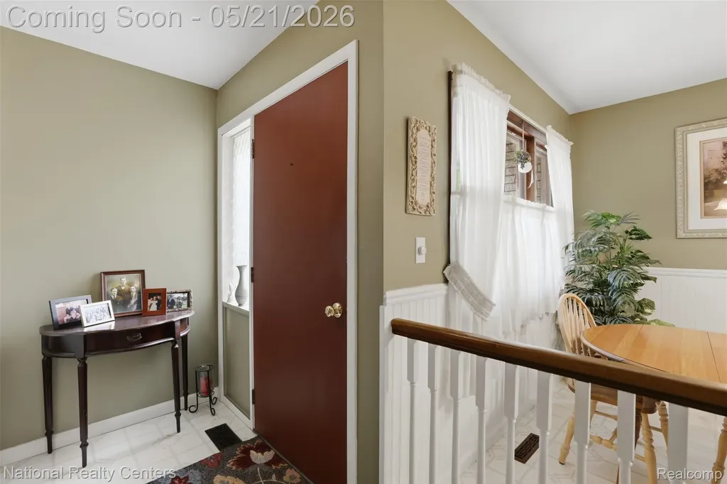 16607 Macarthur Redford Charter Township MI 48240