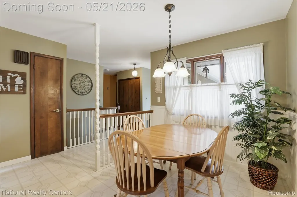 16607 Macarthur Redford Charter Township MI 48240