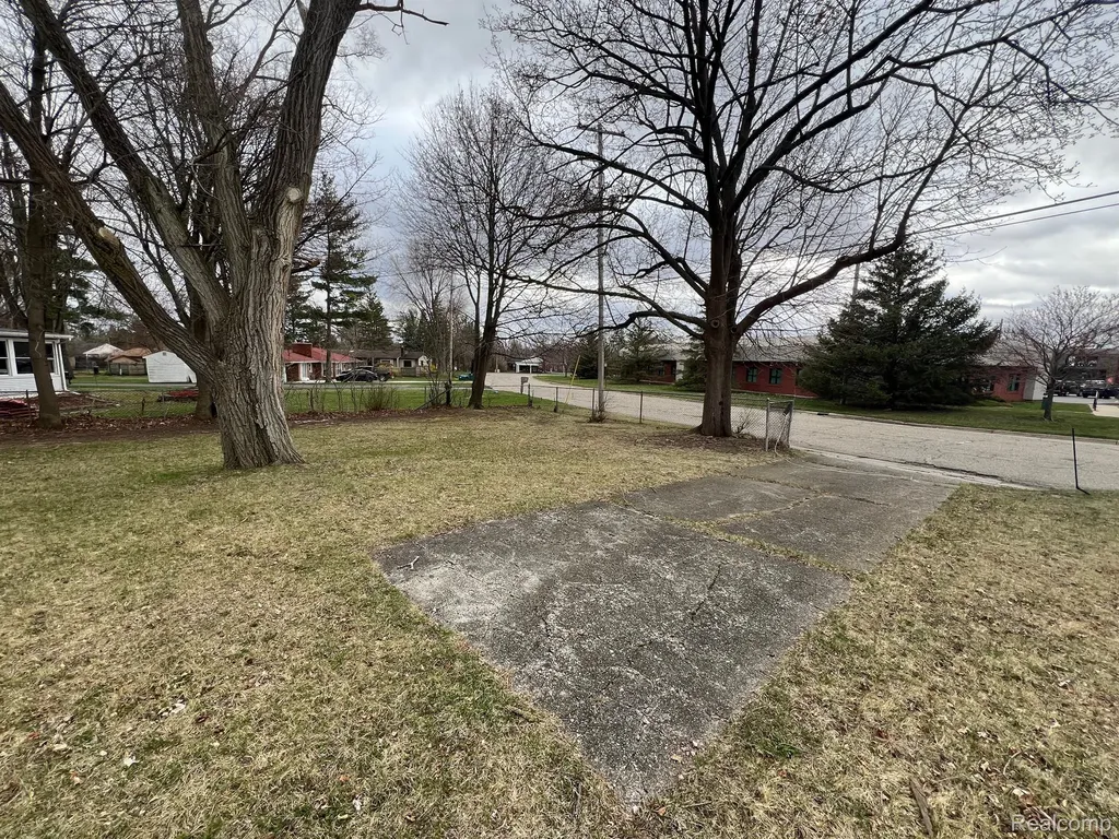 1436 E Pierson Road Flushing City MI 48433