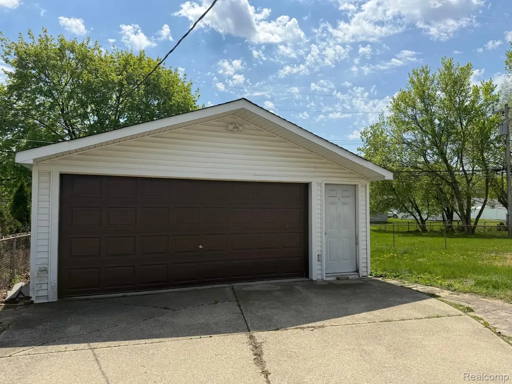 30907 Fernwood Street Westland City MI 48186
