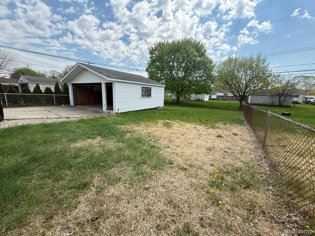 30907 Fernwood Street Westland City MI 48186