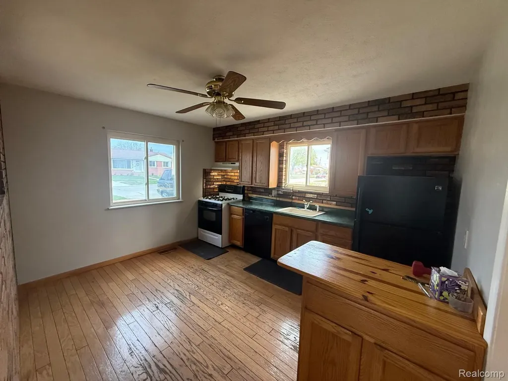30907 Fernwood Street Westland City MI 48186