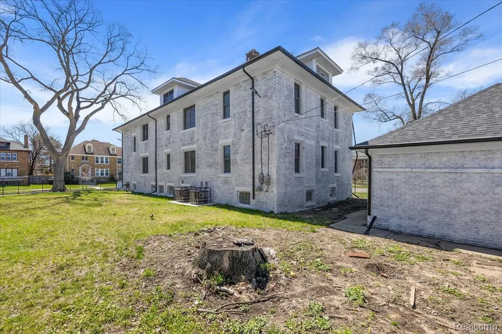 2080 Gladstone Street Detroit City MI 48206