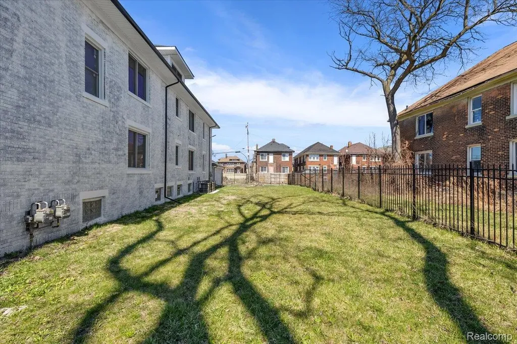 2080 Gladstone Street Detroit City MI 48206