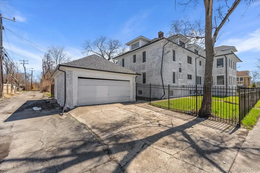 2080 Gladstone Street Detroit City MI 48206