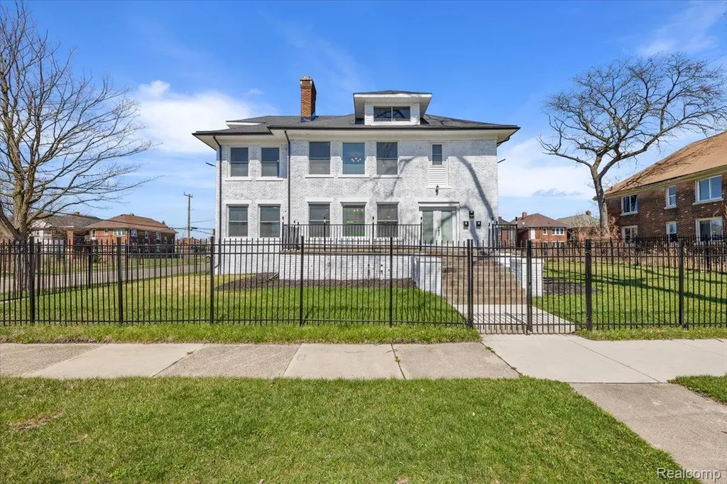 2080 Gladstone Street Detroit City MI 48206