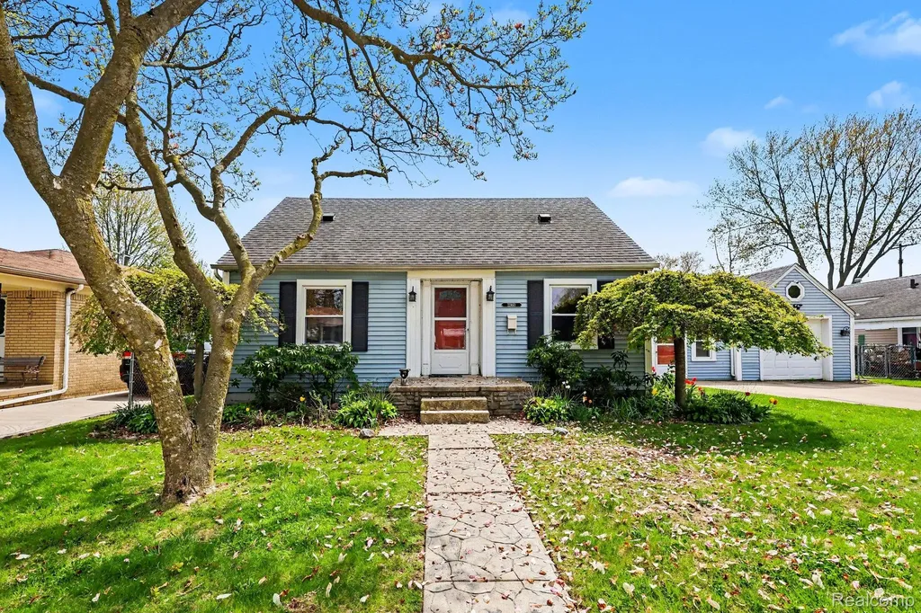 22460 Daniels Street St. Clair Shores City MI 48081