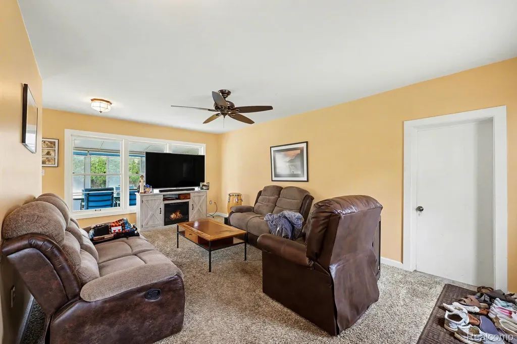22460 Daniels Street St. Clair Shores City MI 48081