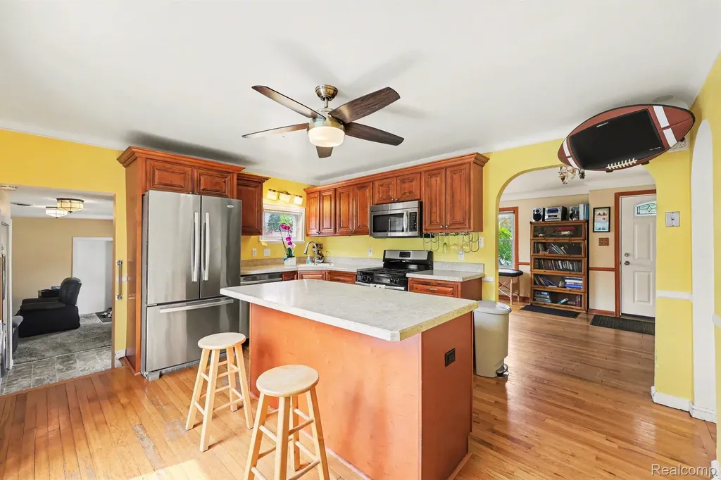 22460 Daniels Street St. Clair Shores City MI 48081
