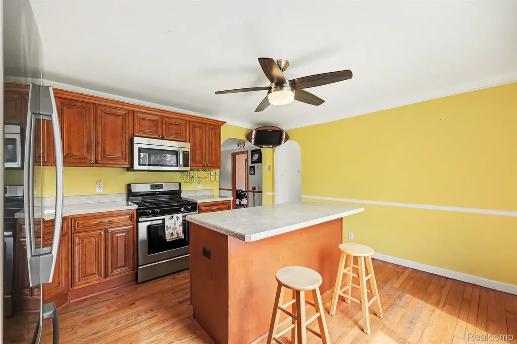 22460 Daniels Street St. Clair Shores City MI 48081