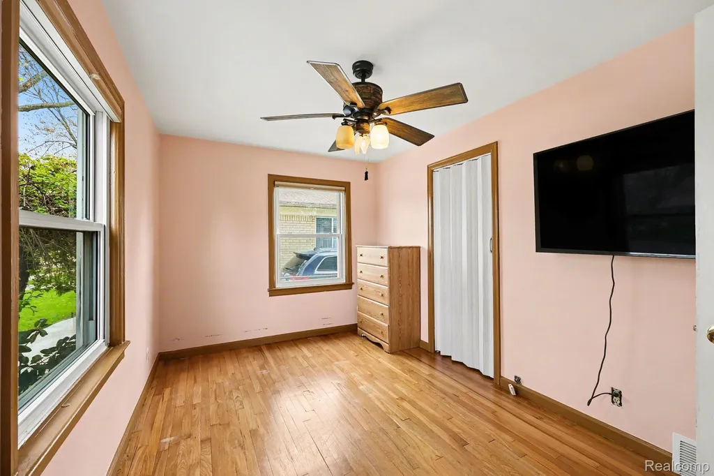 22460 Daniels Street St. Clair Shores City MI 48081