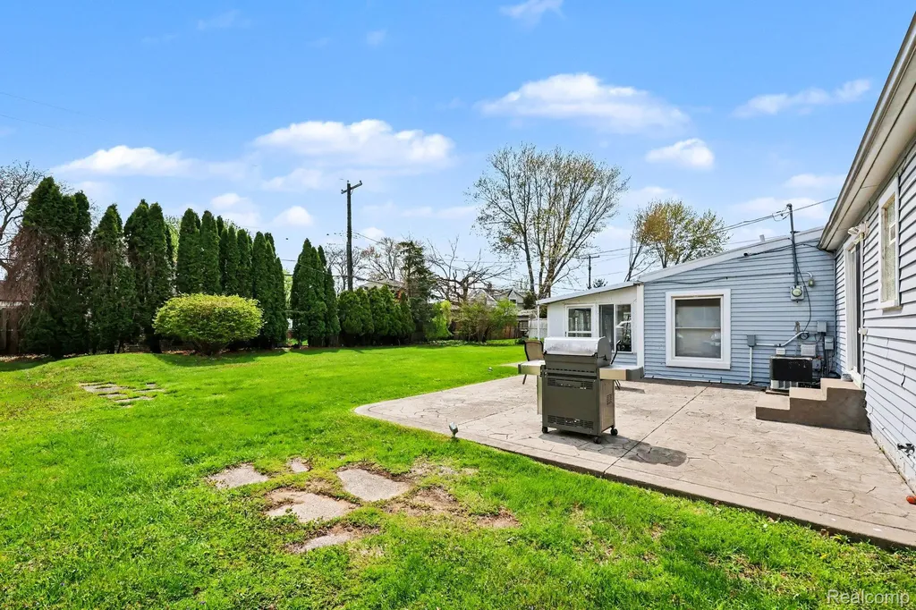 22460 Daniels Street St. Clair Shores City MI 48081
