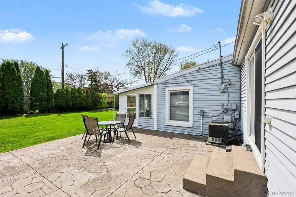 22460 Daniels Street St. Clair Shores City MI 48081