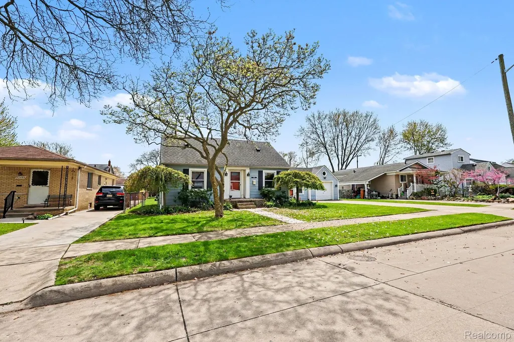 22460 Daniels Street St. Clair Shores City MI 48081