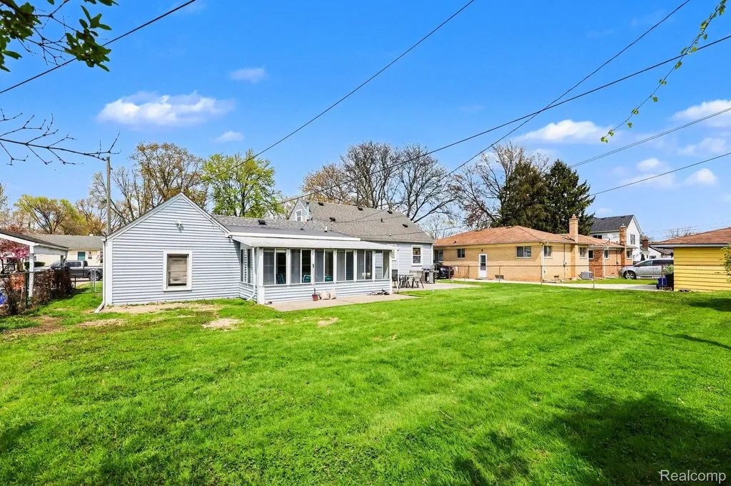 22460 Daniels Street St. Clair Shores City MI 48081