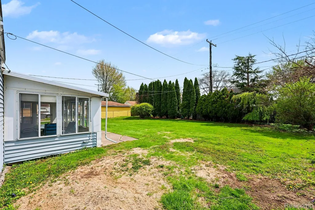 22460 Daniels Street St. Clair Shores City MI 48081