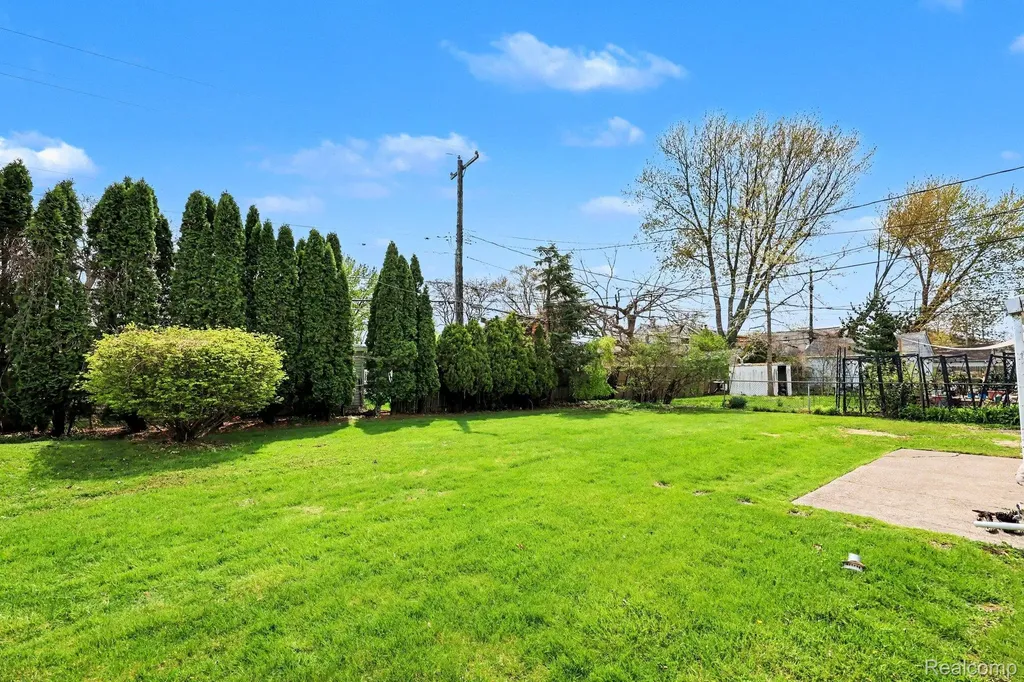 22460 Daniels Street St. Clair Shores City MI 48081