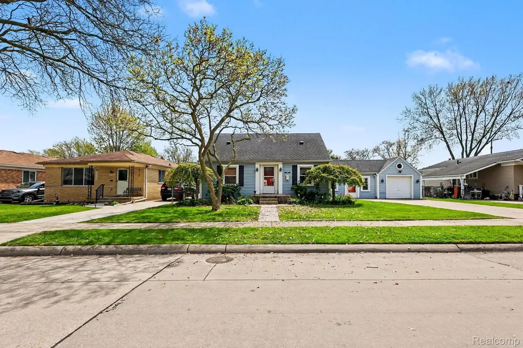 22460 Daniels Street St. Clair Shores City MI 48081
