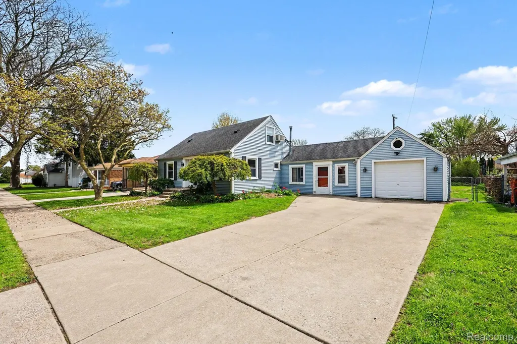 22460 Daniels Street St. Clair Shores City MI 48081