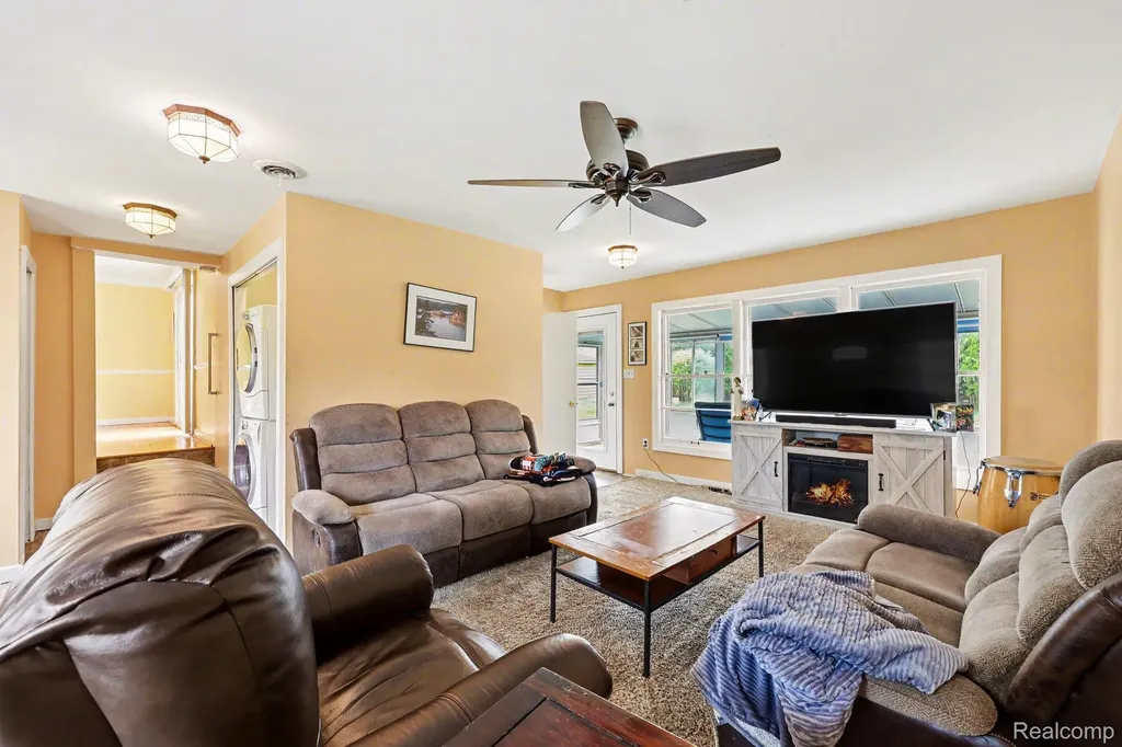 22460 Daniels Street St. Clair Shores City MI 48081