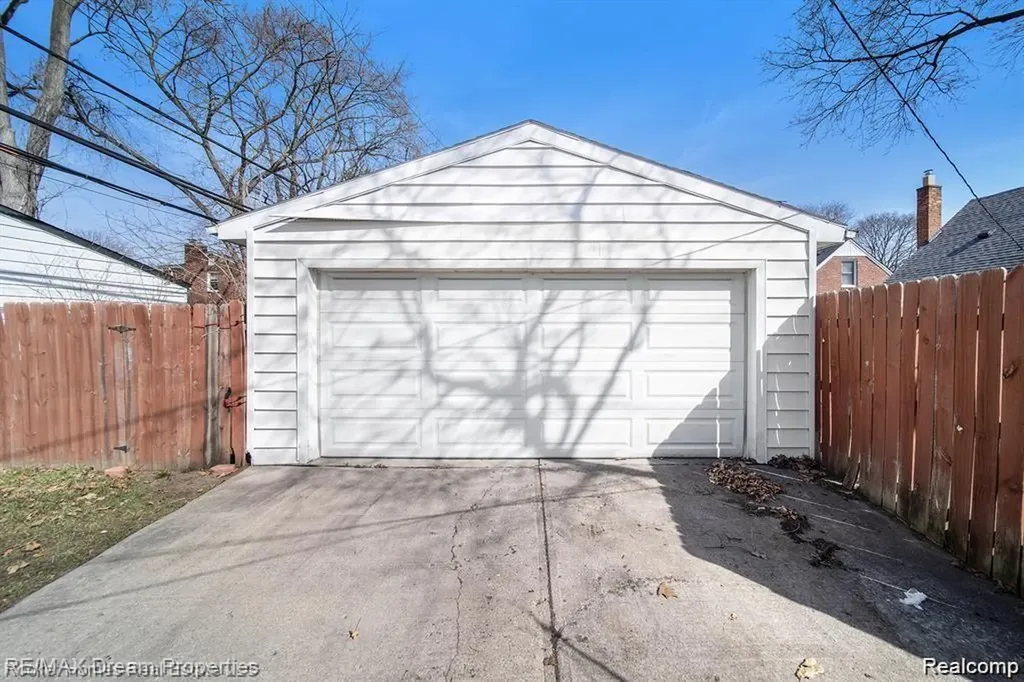 1803 N Connecticut Avenue Royal Oak City MI 48073