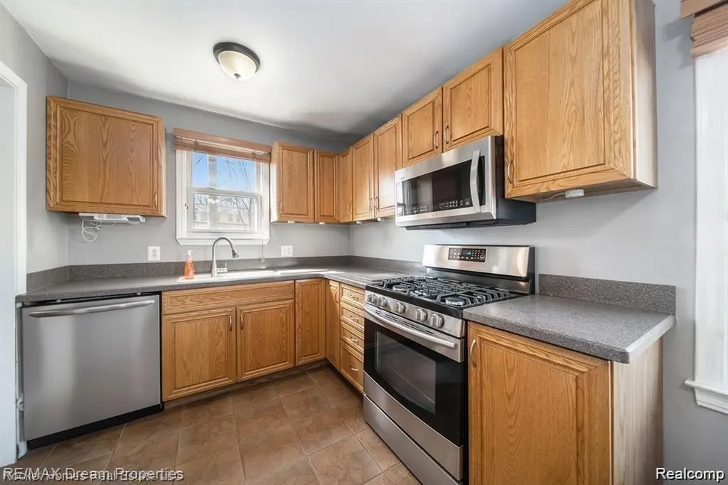 1803 N Connecticut Avenue Royal Oak City MI 48073