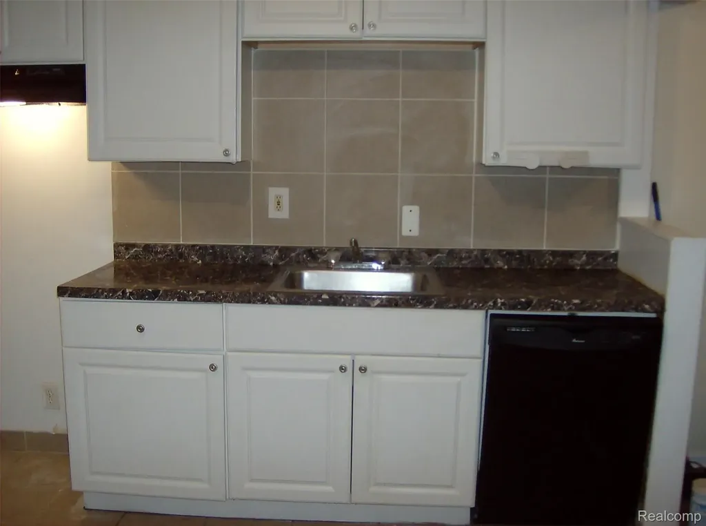 10641 Troy Street Oak Park City MI 48237