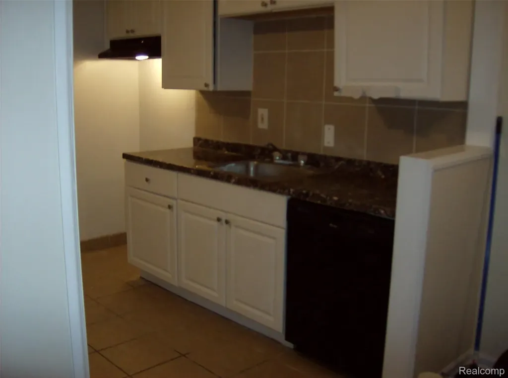 10641 Troy Street Oak Park City MI 48237