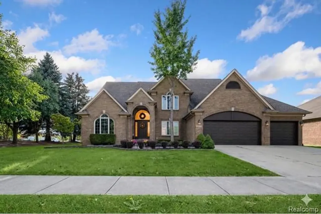45021 Riverwoods Drive Macomb Township MI 48044