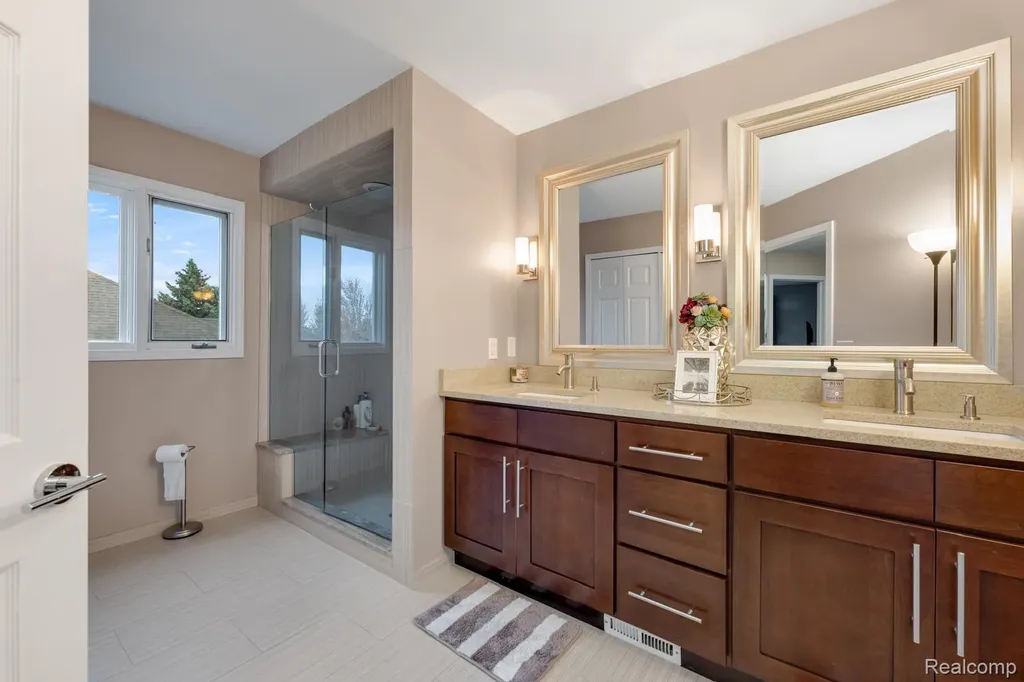 45021 Riverwoods Drive Macomb Township MI 48044