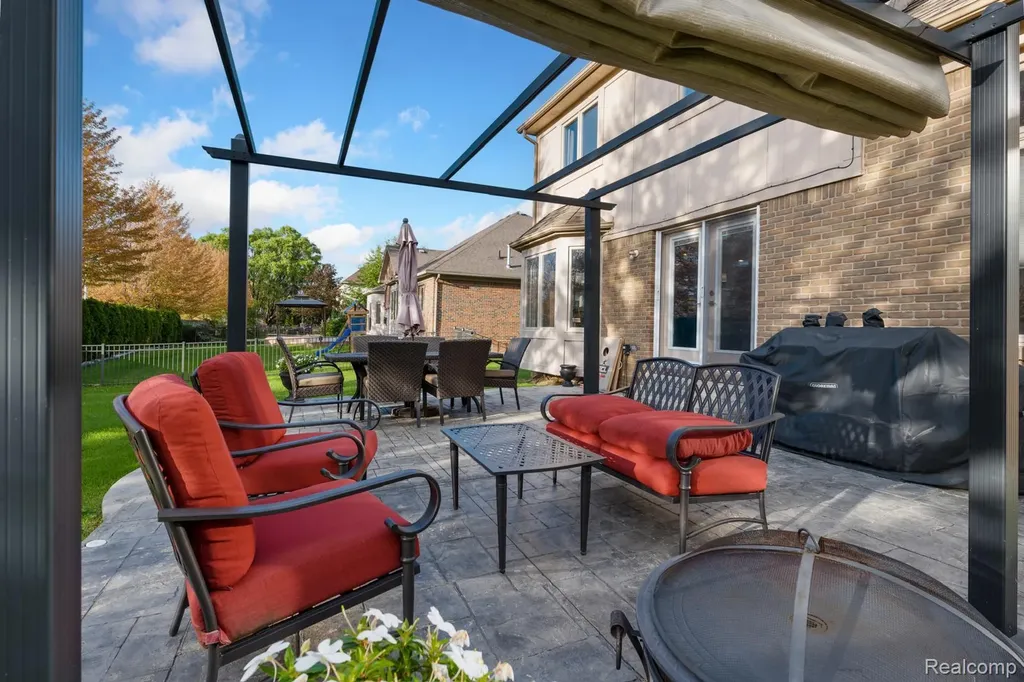 45021 Riverwoods Drive Macomb Township MI 48044