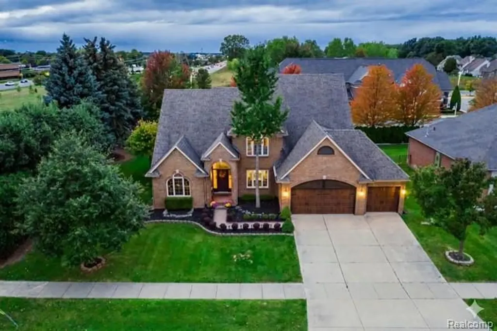 45021 Riverwoods Drive Macomb Township MI 48044