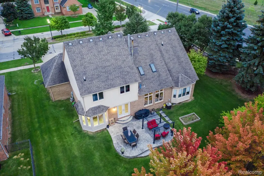 45021 Riverwoods Drive Macomb Township MI 48044