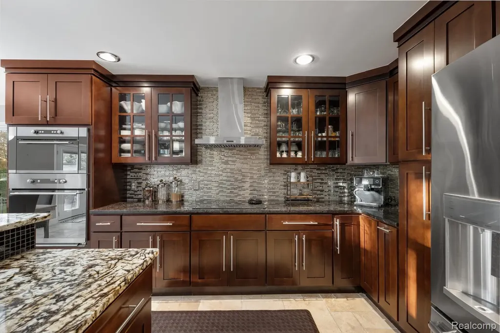 45021 Riverwoods Drive Macomb Township MI 48044
